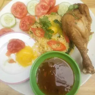Hình ảnh Cơm Tấm Chiên trứng Đùi Gà 