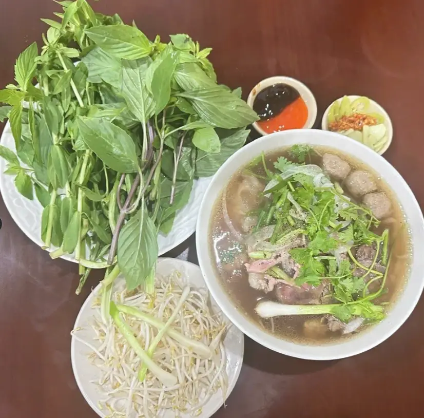 Hình ảnh Phở tái - bò viên