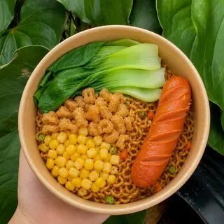 Hình ảnh Mì trộn Indomie xúc xích