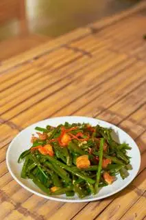 Hình ảnh Rau muống xào tỏi