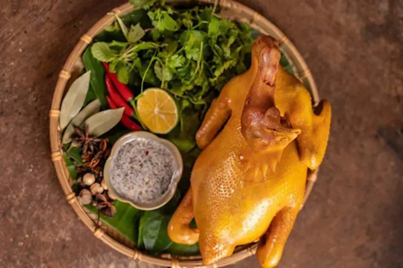 Hình ảnh Gà Ủ Muối Hoa Tiêu (1/2 Con) 