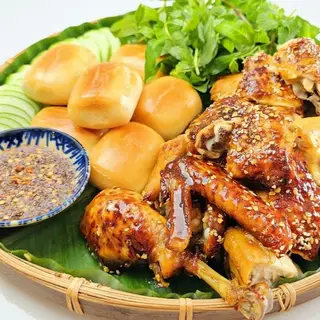 Hình ảnh Combo 1,5 Con Gà Nướng Lu