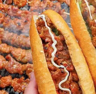 Hình ảnh Bánh mì bò xiên nướng