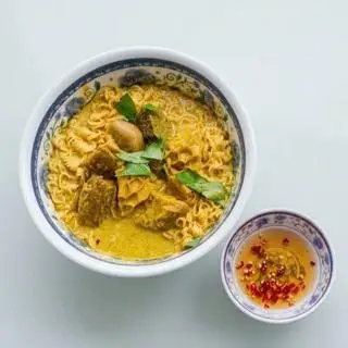 Hình ảnh Phá lấu bò kèm mì