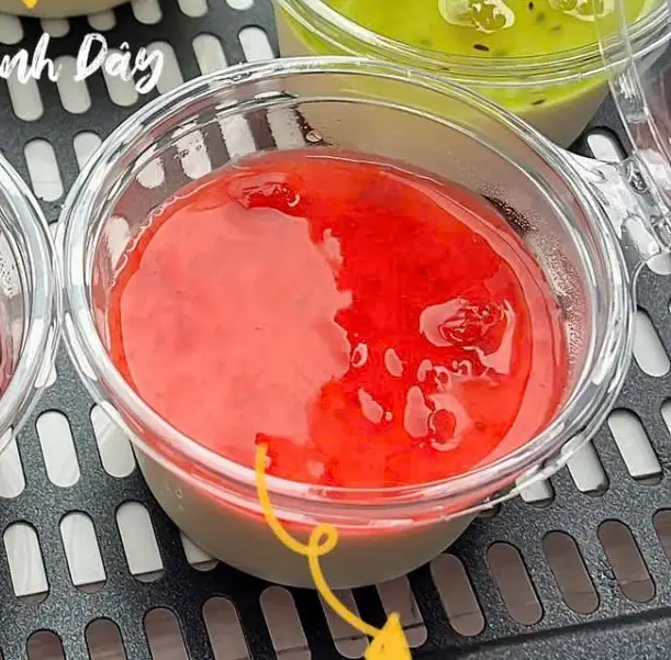 Hình ảnh Panna cotta dâu tây