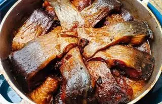 Hình ảnh Cá trắm kho chuối 1kg