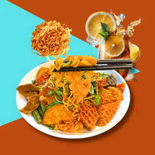 Hình ảnh Phá lấu mì trộn khô - topping - trà tắc kèm hành phi
