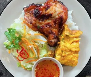 Hình ảnh Cơm đùi gà nướng