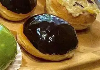 Hình ảnh 5 - donut phủ socola đen