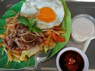 Hình ảnh Nui xào bò - trứng ốp la