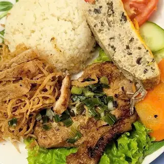 Hình ảnh Cơm sườn bì chả