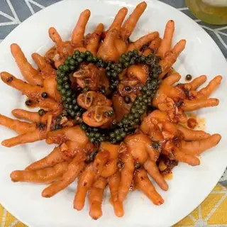 Hình ảnh Chân gà có xương chiên giòn sốt tiêu
