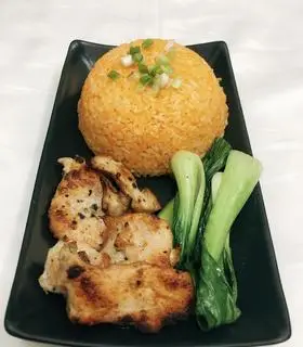 Hình ảnh cơm gà phi lê rau nấm
