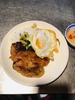 Hình ảnh Cơm sườn bì ốp la