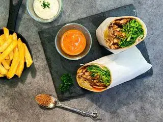 Hình ảnh Chicken shawarma with hummus