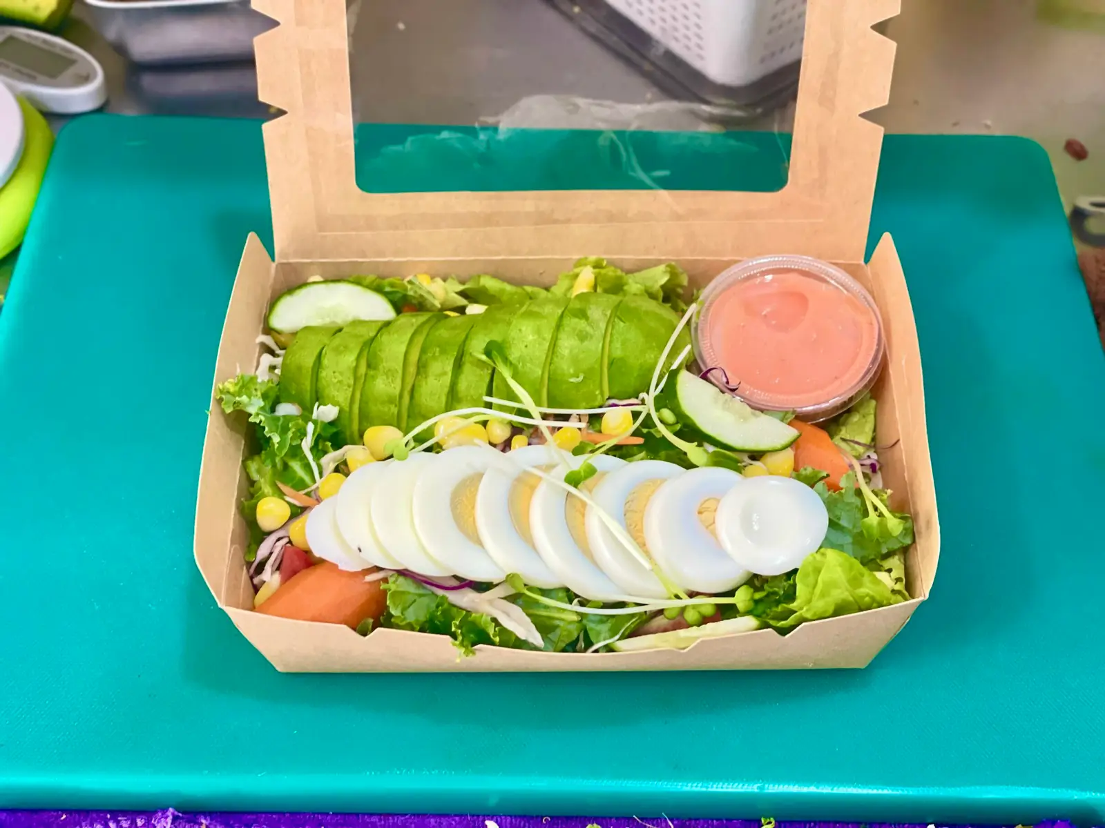 Hình ảnh Salad bơ trứng sốt cocktail