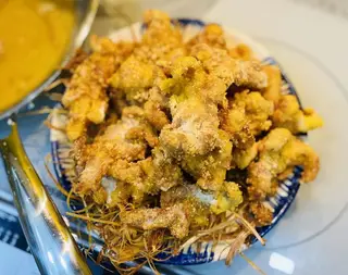 Hình ảnh Chân gà rút xương rang muối
