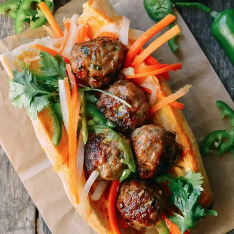 Hình ảnh BÁNH MÌ BÒ VIÊN CHIÊN MẶT ỤC - Mã Lò