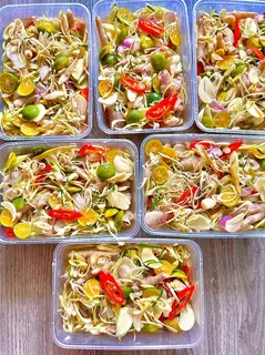 Hình ảnh Chân Gà Có Xương Ngâm Sả Tắc 