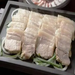 Hình ảnh Thịt ba chỉ luộc - đậu xốt cà chua - trứng rán - canh rau