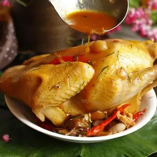 Hình ảnh Nguyên con gà hấp mắm tỏi