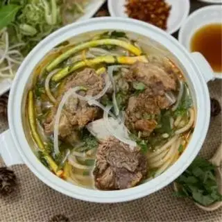 Hình ảnh Bún bò Huế Sườn