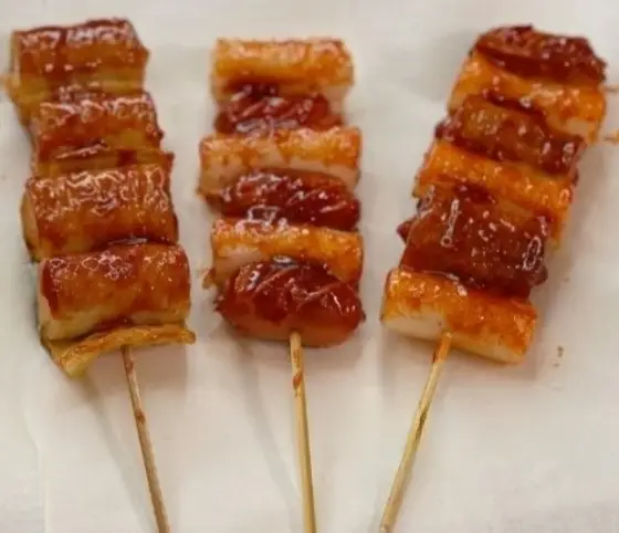 Hình ảnh Tokbokki xúc xích xiên que/1 xiên