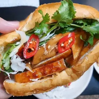Hình ảnh Bánh mì tàu hủ ki - sườn non chay