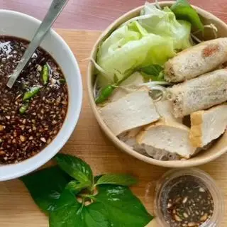 Hình ảnh Bún nước tương đậu hũ chả giò hải sản