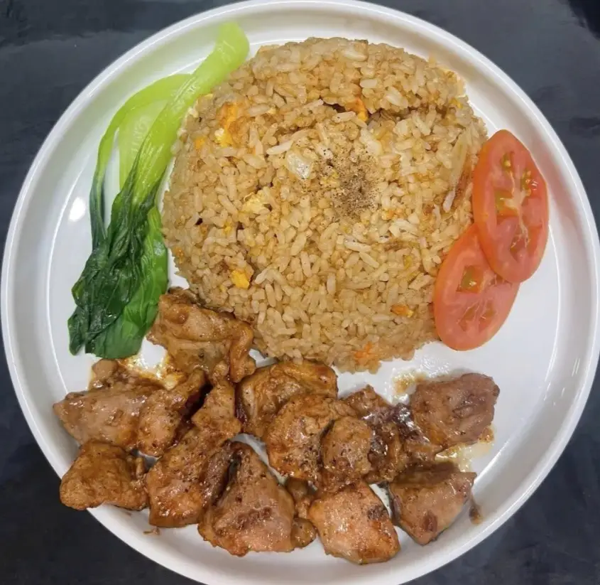 Hình ảnh Cơm Chiên Heo Sốt Tiêu Đen