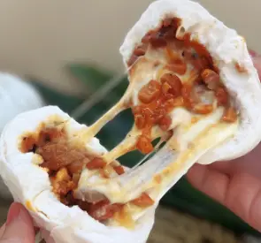 Hình ảnh Bánh bao xá xíu phô mai