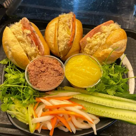 Hình ảnh Bánh Mì Dừa Tươi - Nguyễn Ảnh Thủ