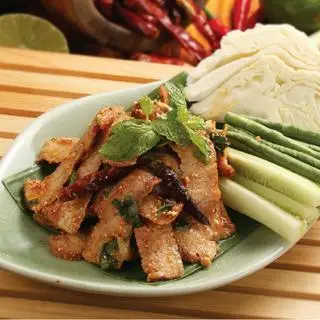 Hình ảnh Gỏi heo nướng trộn thính