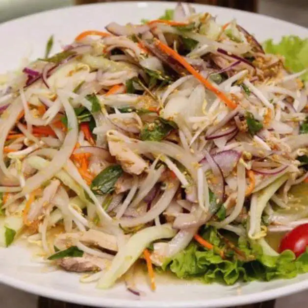 Hình ảnh Gỏi gà nửa con