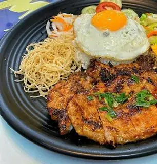 Hình ảnh Cơm tấm sườn bì trứng ốp