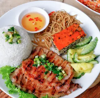 Hình ảnh Cơm tấm sườn chả