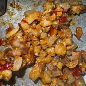 Hình ảnh Hũ tóp mỡ rim mắm tỏi