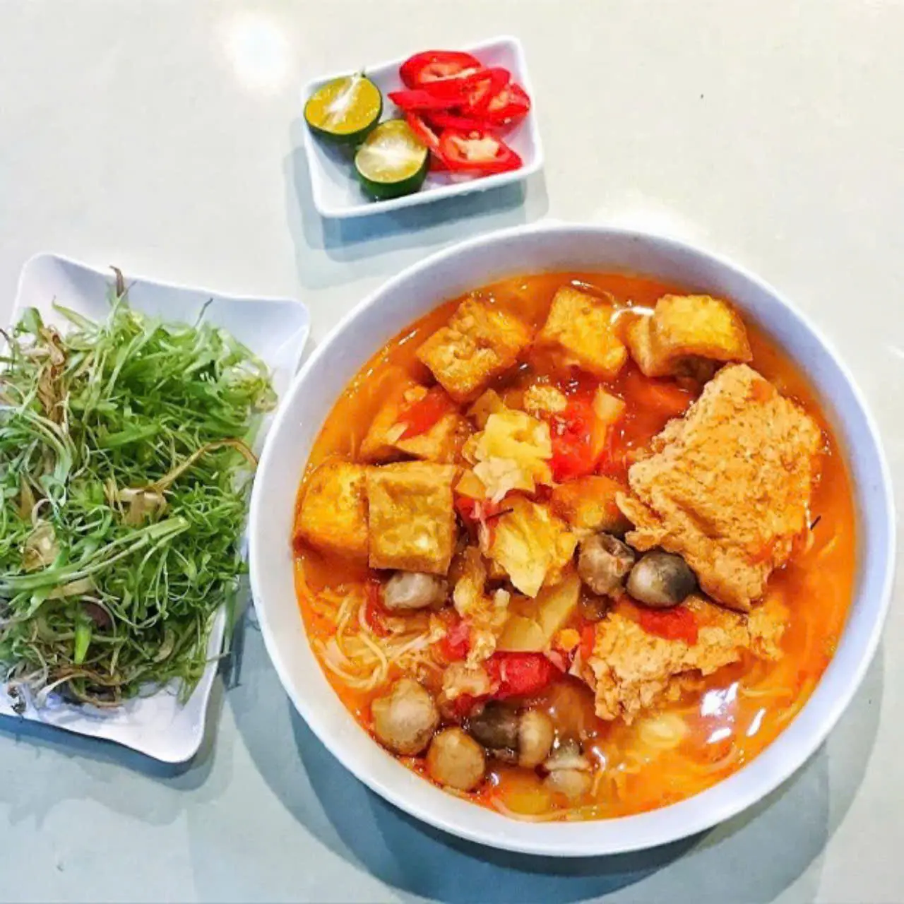 Hình ảnh Bún riêu chay +  1 trái cây tráng miệng