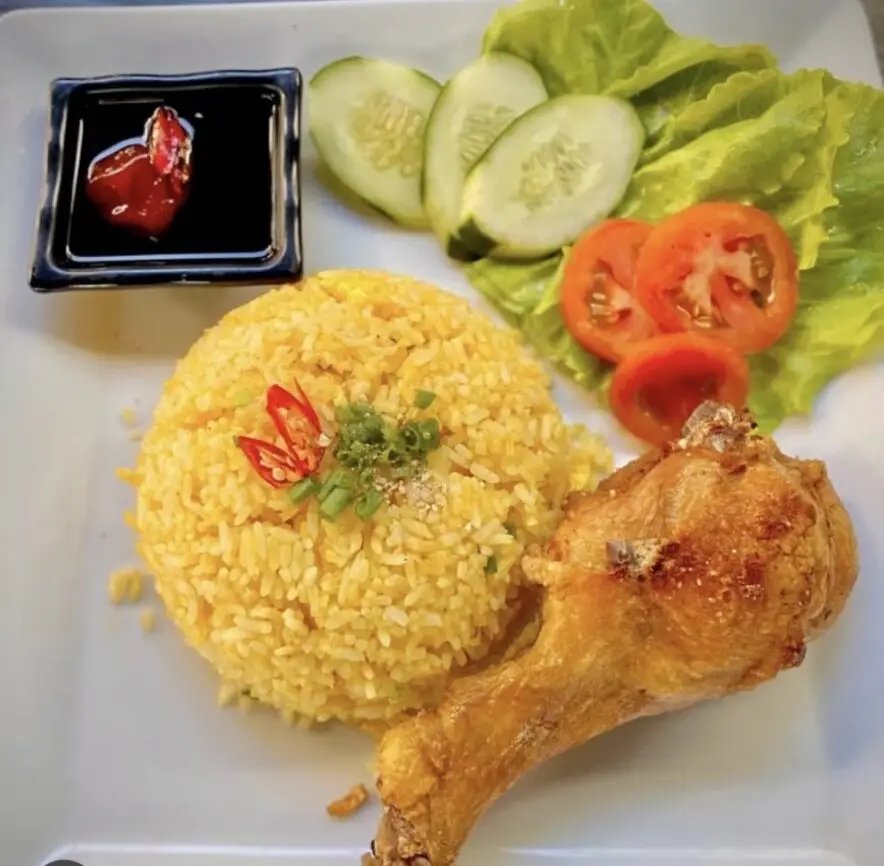 Hình ảnh Cơm gà xối mỡ tặng+canh rong biển 