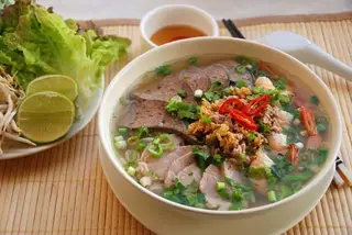 Hình ảnh Hủ tiếu mì lòng heo