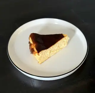 Hình ảnh Basque Burnt Cheesecake