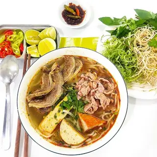Hình ảnh Bún bò nạm - tái - chả
