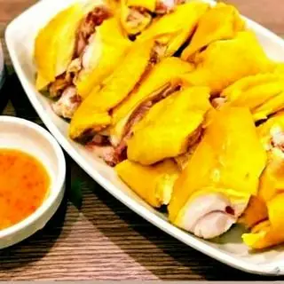 Hình ảnh Nửa con gà ủ muối ăn nóng - 1 hộp sốt chấm