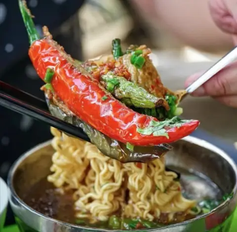 Hình ảnh Mì Trộn & Trà Sữa Chữa Lành - Đường Số 2