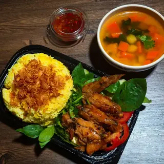 Hình ảnh Cơm cánh gà chiên mắm tỏi
