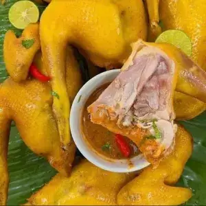 Hình ảnh Nửa con gà ủ muối ăn lạnh 