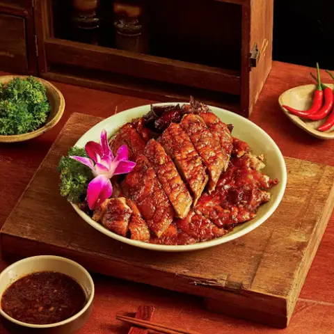 Hình ảnh Combo Vịt quay sốt tiêu đen (1/2 con) + Kim chi (300gr)