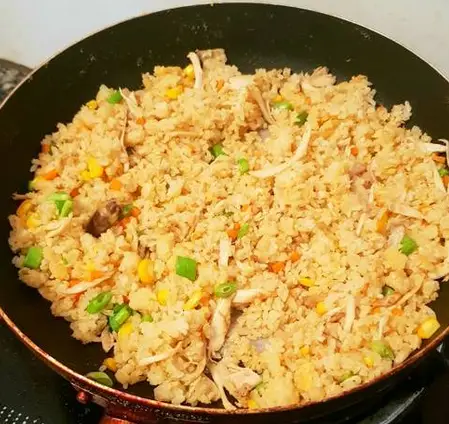 Hình ảnh Cơm chiên gà xé