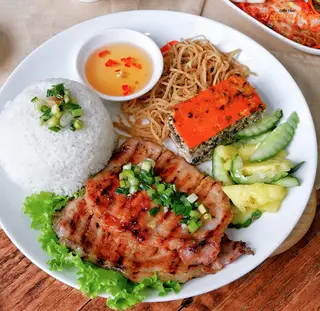 Hình ảnh Cơm tấm sườn bì chả