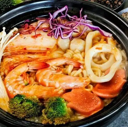 Hình ảnh Mì cay Hàn Quốc thập cẩm